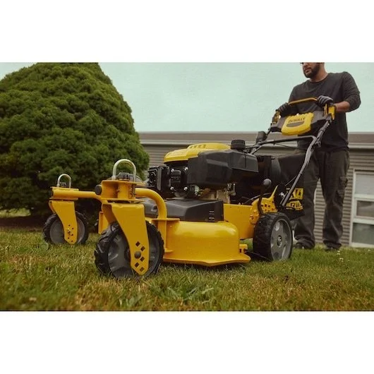 DEWALT 28 in. 224cc 3-in-1 Self-Propelled Gas Push Lawn Mowers - Image 3