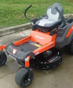 Husqvarna Z242F Special Editions 42″ Zero Turn Mowers 21.5HP KAW (Scratch and Dent) - Image 3