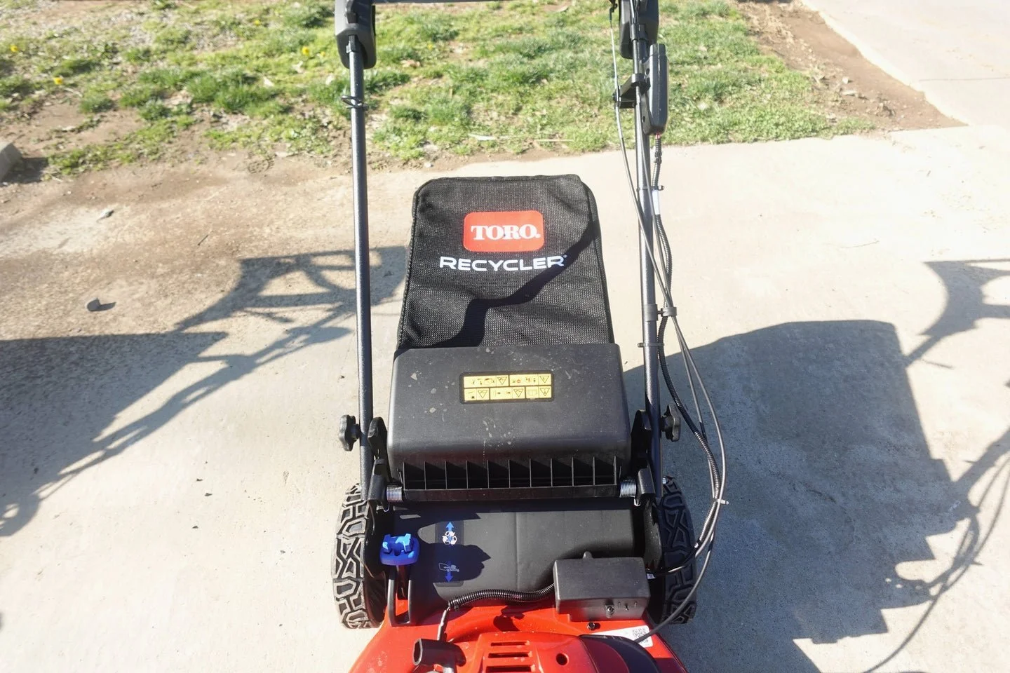 Toro 22″ Electric-Start Recycler Personal Pace Self-Propelled Gas Lawn Mowers - Image 2